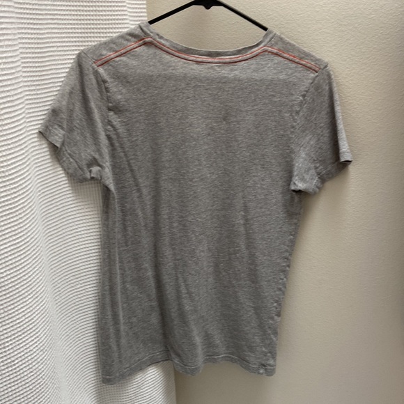 Boy’s Johnnie B - Boden Grey Graphic “Free Hugs” short sleeve t-shirt. Size M - Picture 6 of 9